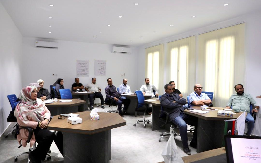 مركز الإدارة العامة والتطوير المؤسسي بجامعة بنغازي يشرع في تنفيذ دورات تدريبية مكثفة لقيادات ديوان بلدية بنغازي