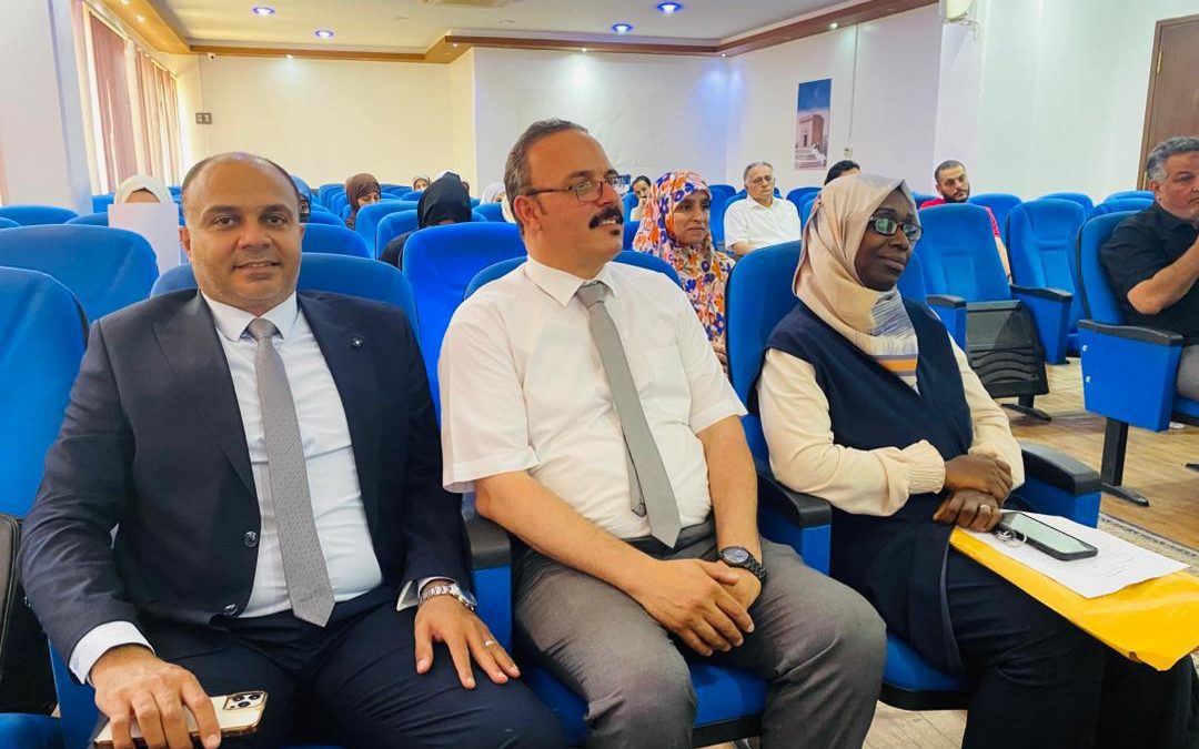 مركز الإدارة العامة والتطوير المؤسسي ينظم محاضرة علمية