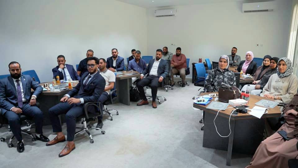 مركز الإدارة العامة والتطوير المؤسسي يختتم  مبادرة إعداد القيادات الإدارية الشابة